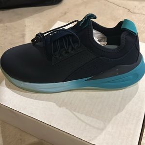 Brand new CLOVE shoes/ nursing / medical/ lightweight